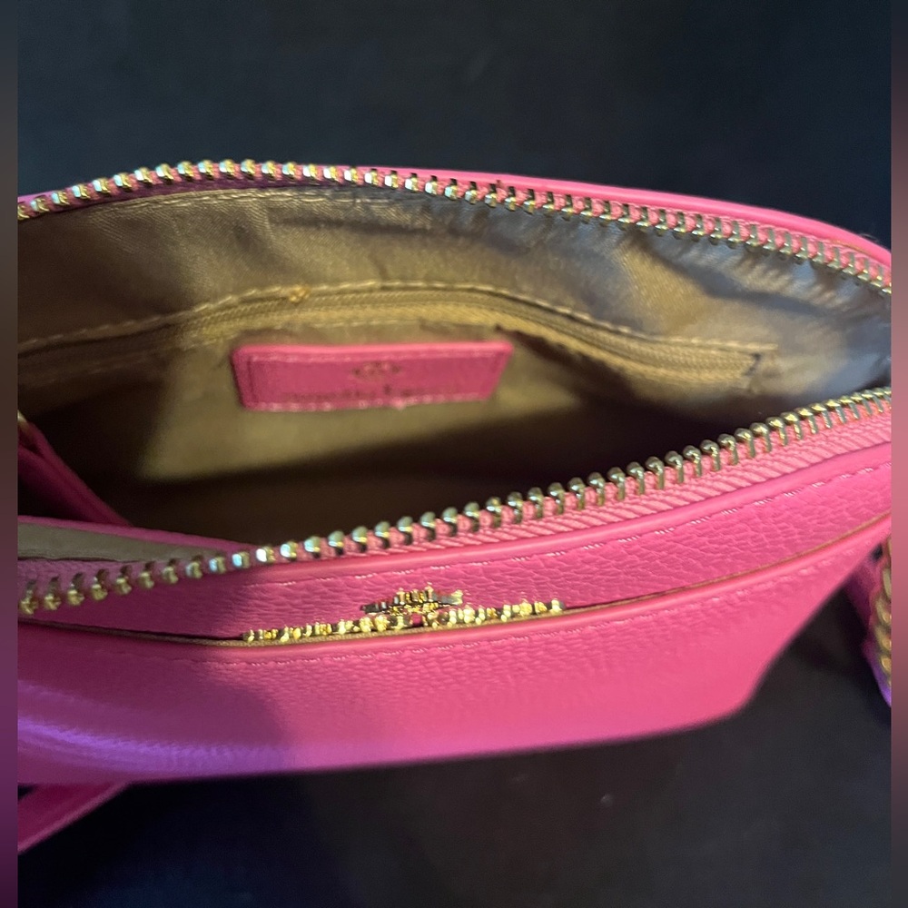 NWOT Nanette Lepore Pink Crossbody Bag with Gold Hardware and mirror keychain - Picture 6 of 9